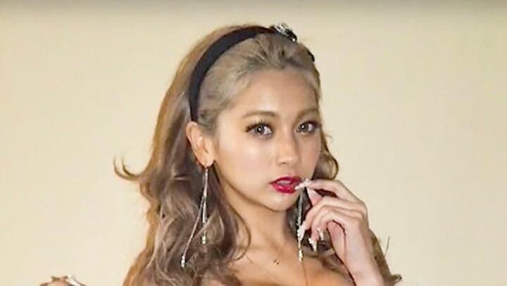 【写真・画像】ゆきぽよの“大胆”な白ビキニ姿にこじるり絶賛「すごい形」「スタイル良い」 1枚目