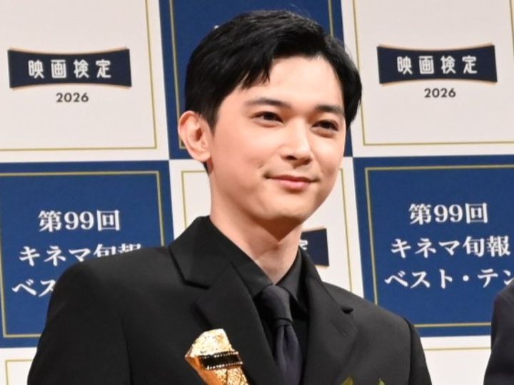 「第99回キネマ旬報ベスト・テン表彰式」に登壇した吉沢亮 クランクイン！ width=