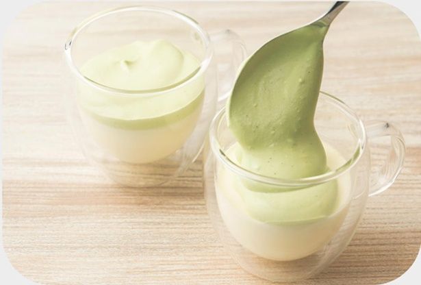 ボウルでBを混ぜたら、市販のホイップクリームを加え混ぜてプリンの上にのせる （C）ぼく／KADOKAWA