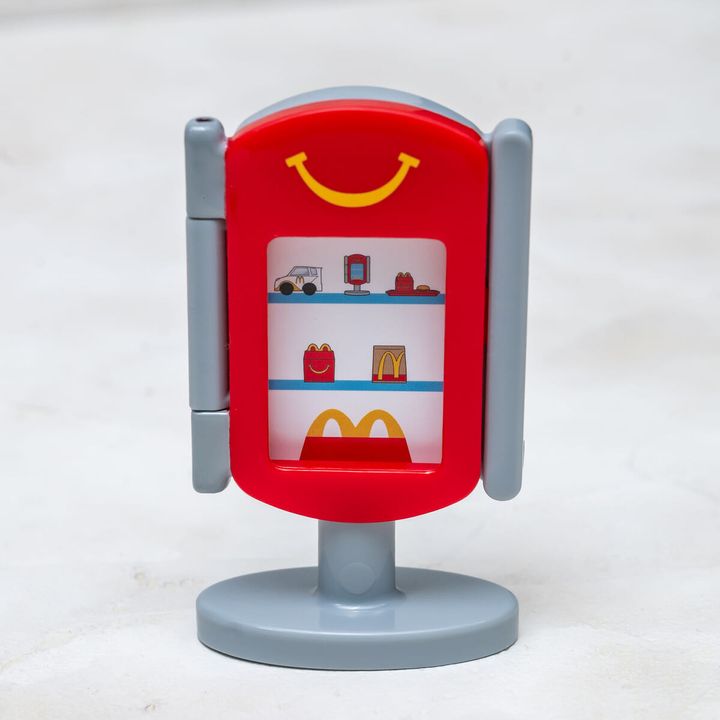 ハッピーセット おもちゃディスプレイ