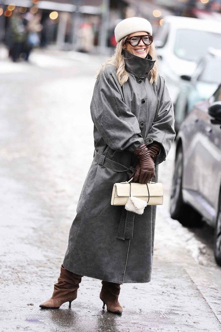 画像: 横長バッグに愛らしいもこもこミニバッグを添えて