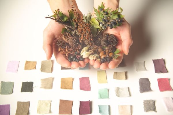 ライフスタイルブランド「石見銀山 群言堂」に山桜で染めた新作コレクションが登場