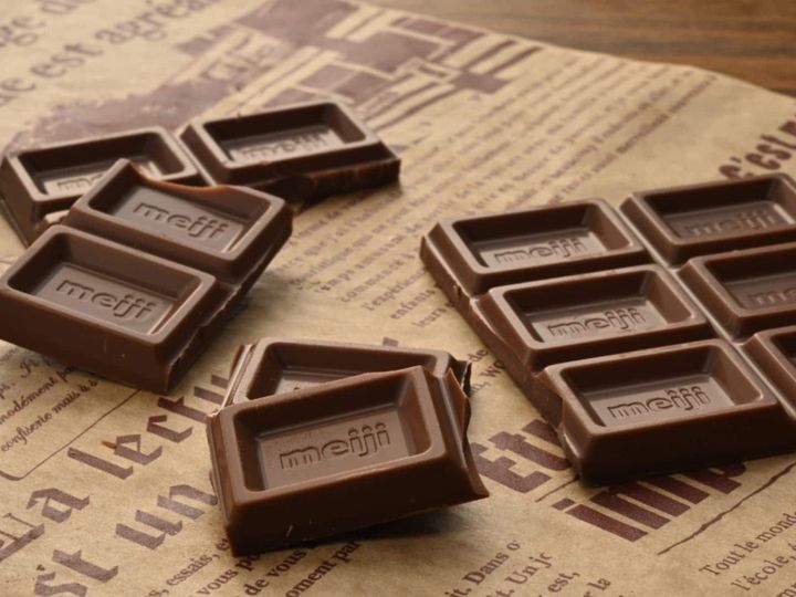 チロルチョコの公式Xは2月19日に投稿を更新。製品が“小さくなった”という声に反応しています。（サムネイル画像出典：PIXTAより）