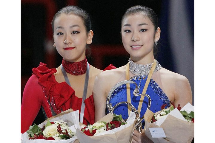 （右）キム・ヨナ選手（2009年10月17日撮影、時事通信）