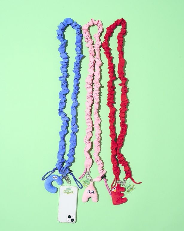 「マルチギャザーストラップ」(各4620円)