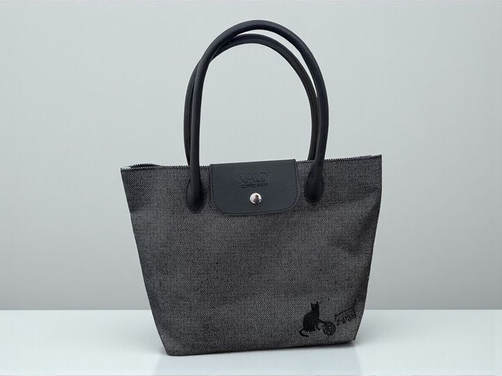 たっぷり入るサイズのバッグ