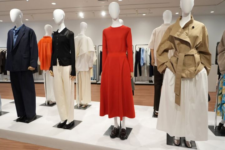 プラステ26春夏展示会_鮮やかカラーやシアーアイテムコーデ