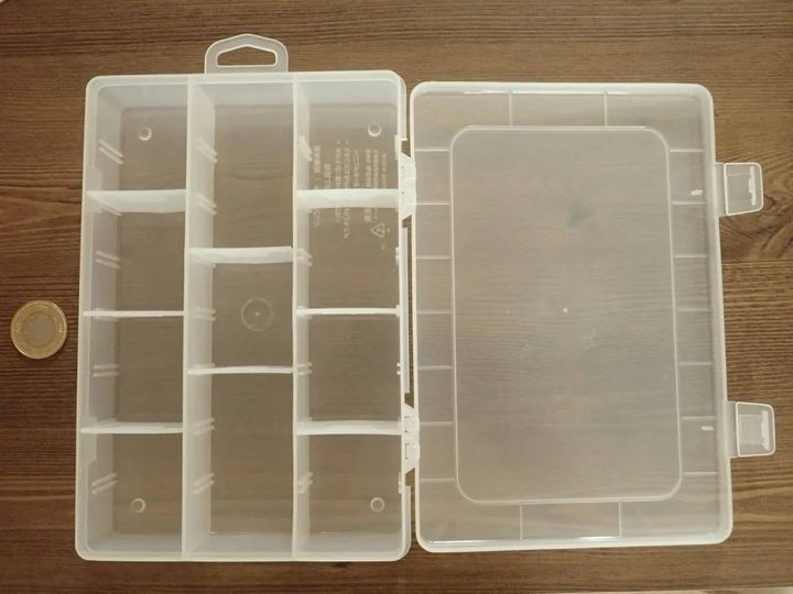 DAISO(ダイソー)：セクションケース(11マス)