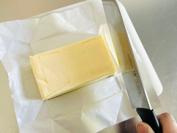 包丁を汚さずに『バター』を切る方法。小分け保存もできてプチストレス解消♡