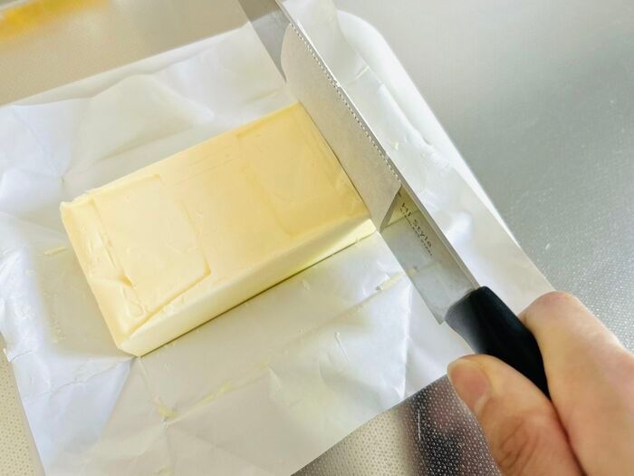 包丁を汚さずに『バター』を切る方法。小分け保存もできてプチストレス解消♡