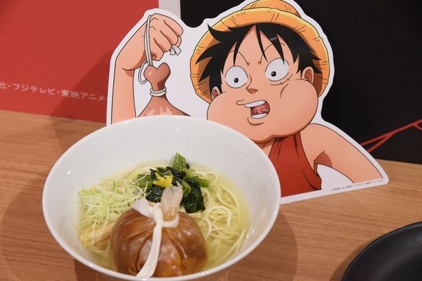 ファンなら一度は食べてみたい“水水肉”を再現した「麦わら塩ラーメン～水水肉～」(1980円) 撮影：ソムタム田井