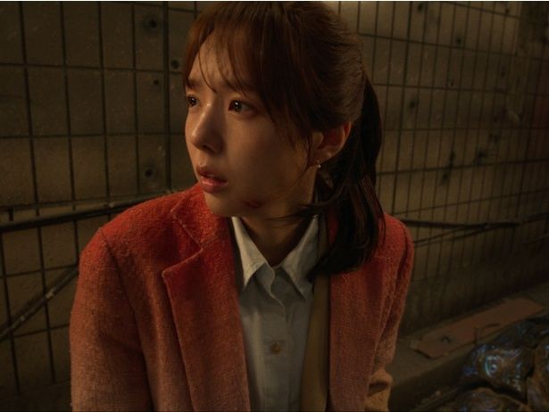 ドクシャの同僚で、“絹糸”の能力を持つようになるユ・サンア役のチェ・スビン [c]2025 LOTTE ENTERTAINMENT, SMILEGATE, REALIES All Rights Reserved.