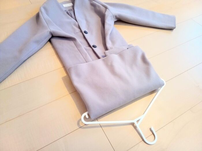 【ニットの型崩れ】はもう卒業！ハンガーにかけたときの「肩のポッコリ」を防ぐ裏ワザとは♪