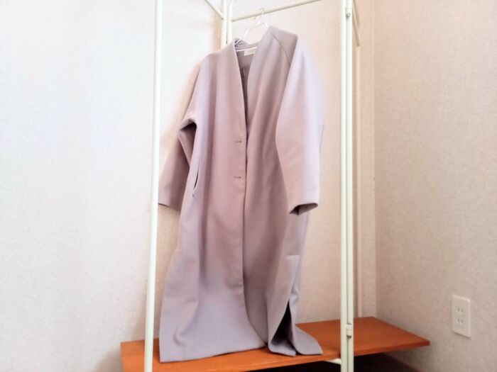 【ニットの型崩れ】はもう卒業！ハンガーにかけたときの「肩のポッコリ」を防ぐ裏ワザとは♪