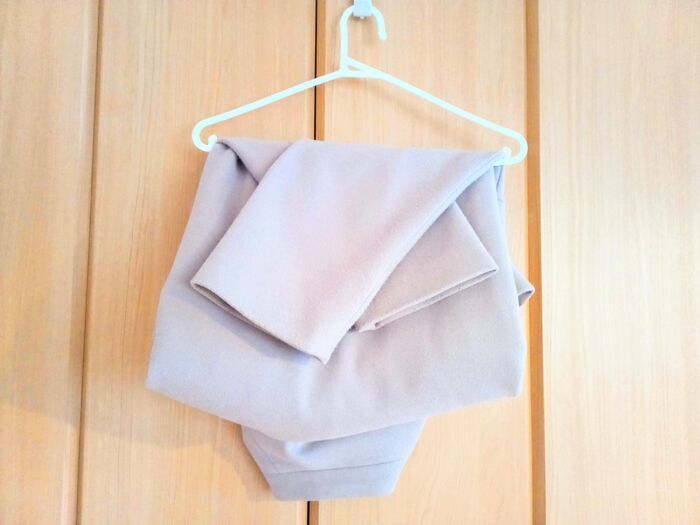 【ニットの型崩れ】はもう卒業！ハンガーにかけたときの「肩のポッコリ」を防ぐ裏ワザとは♪