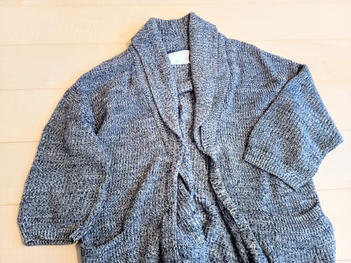 【ニットの型崩れ】はもう卒業！ハンガーにかけたときの「肩のポッコリ」を防ぐ裏ワザとは♪