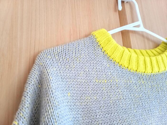 【ニットの型崩れ】はもう卒業！ハンガーにかけたときの「肩のポッコリ」を防ぐ裏ワザとは♪