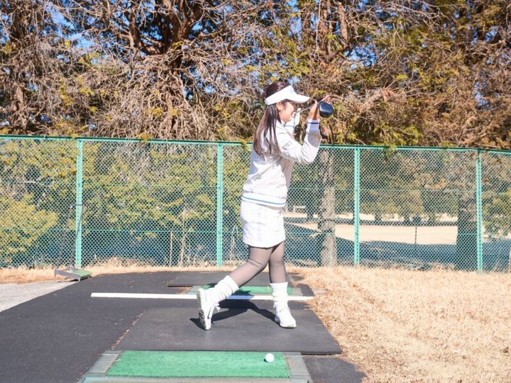 「目線が地面と平行」だとミート率が上がる！初・中級者向けFWレッスン