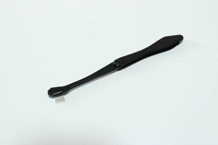 マスカラコーム（ステンレス製、10-PIN） 展開時