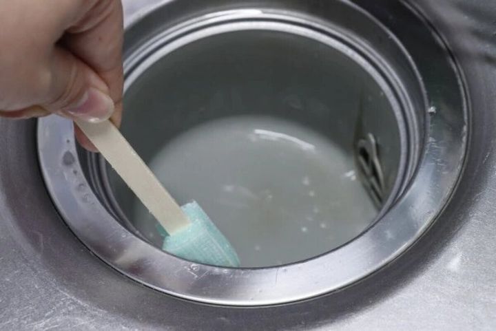 ダイソー 排水口のヌメリスッキリ棒（3本） 使用例