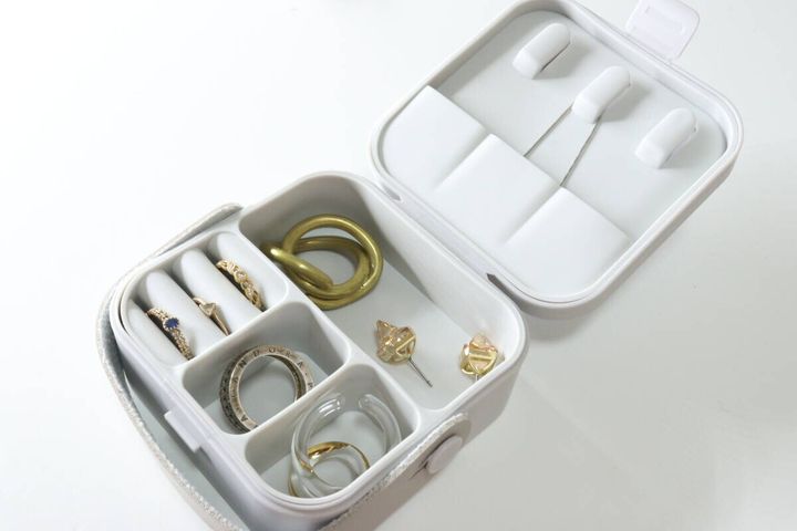 ダイソーのアクセサリー収納ボックス 外せるタイプの収納例2