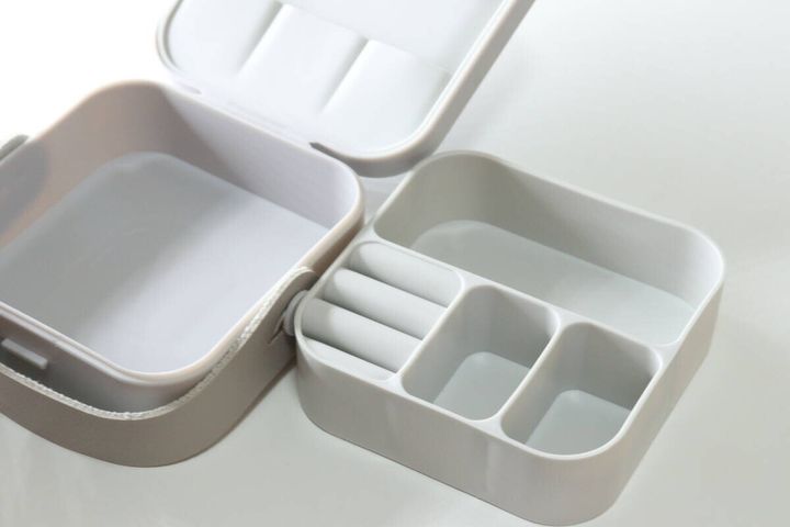 ダイソーのアクセサリー収納ボックス 外せるタイプの中