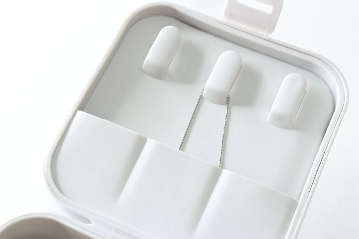 ダイソーのアクセサリー収納ボックス 外せるタイプのネックレスの収納フック
