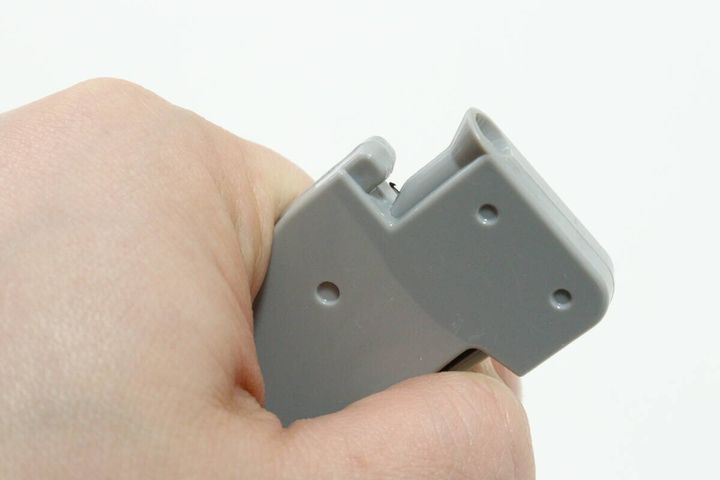 ワンタッチ糸通し ボタン