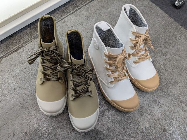 2色のレディース防水サファリシューズ