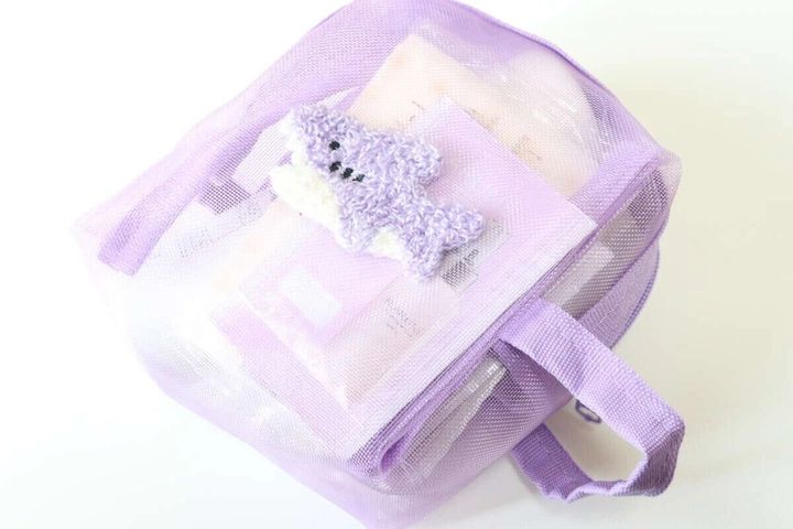 ダイソーのスクエアメッシュポーチ（A）のビジュアル