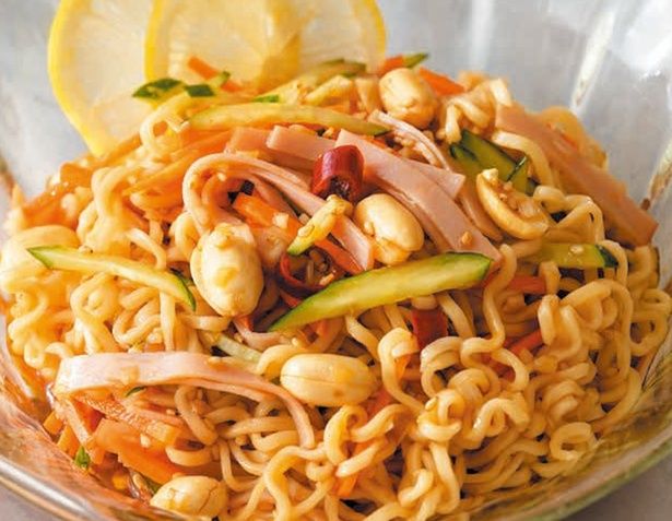 SNSで話題になった創作冷麺 (C)ヤンチャン（楊小溪）／KADOKAWA