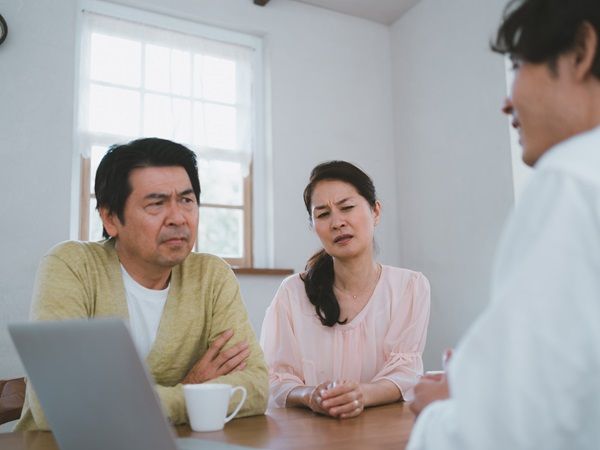 人生相談：58歳・長年尽くしてきた夫が浮気…この先どう生きたらいい？