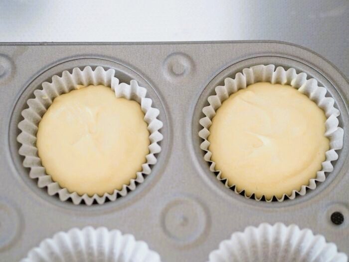 市販のアイスとホットケーキミックスだけ！おいしいカップケーキに大変身♡【焼くだけ簡単おやつ】