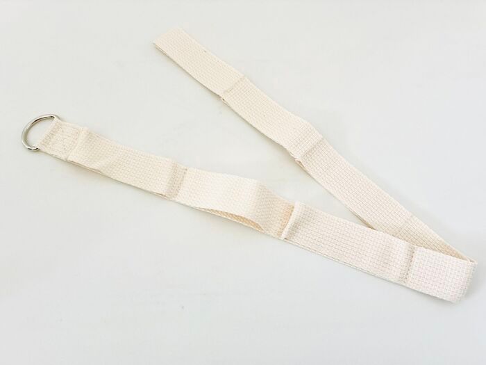 【セリア】何もない縦スペースが収納に変化！『60cmの優秀ベルト』ですぐにお部屋がすっきり♡