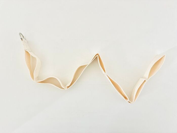 【セリア】何もない縦スペースが収納に変化！『60cmの優秀ベルト』ですぐにお部屋がすっきり♡