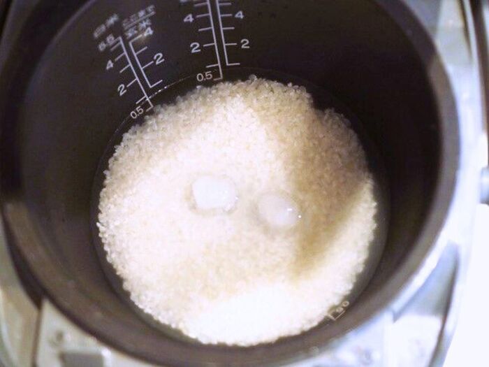 一緒に入れて炊くだけで…？『白ごはん』がもっとおいしくなる方法3つ。どれが一番か検証してみた！