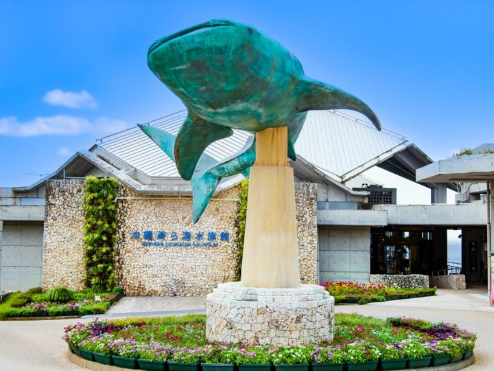 All About ニュース編集部が全国250人を対象に実施した「旅行先に関するアンケート」の調査結果から、長期休みに行きたいと思う「沖縄県の旅行先」ランキングを発表！ 2位「沖縄美ら海水族館」を抑えた1位は？