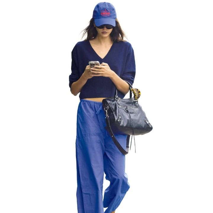 スーパーモデルのシンディ・クロフォードを母に持つモデル。16歳でランウェイデビューするとあっという間に大人気に。