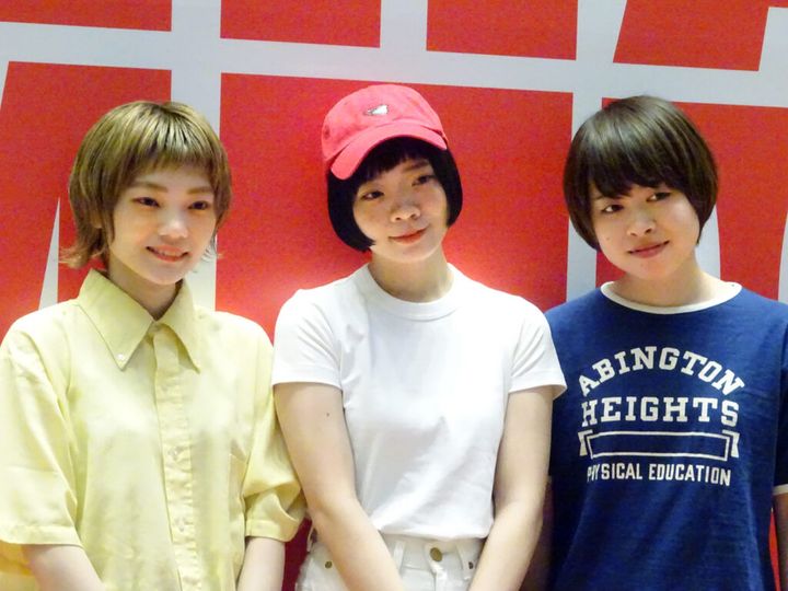 3ピースロックバンド、SHISHAMOが21日までに、ギター・ボーカル、宮崎朝子さん（31）の体調不良で4公演の開催を見合わせることを公式サイトで発表しました。