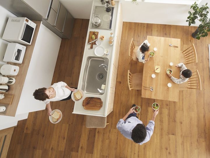 小さな子どもがいたり、仕事の準備をしたり、忙しいとどうしても家が散らかりがちです。家が整っている人は、「朝」に何をしていて、逆に何をしていないのでしょうか？ そこで今回は、家が整っている人の朝の習慣についてまとめてご紹介します。