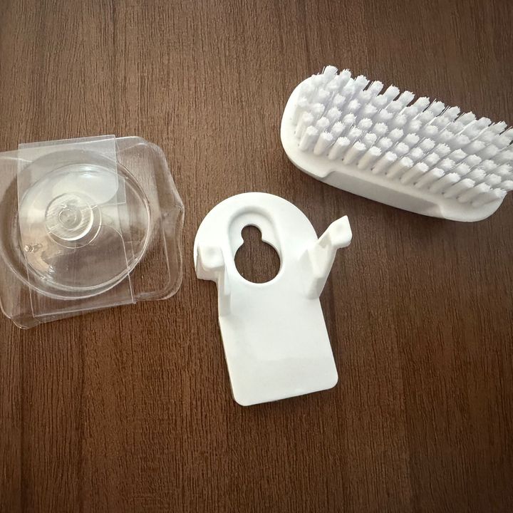 【ダイソー】もう放置しない！鏡や洗面台、シンクにまでぴったり！