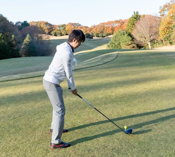 ゴルフのスライス原因は？右に曲がる理由と簡単な直し方