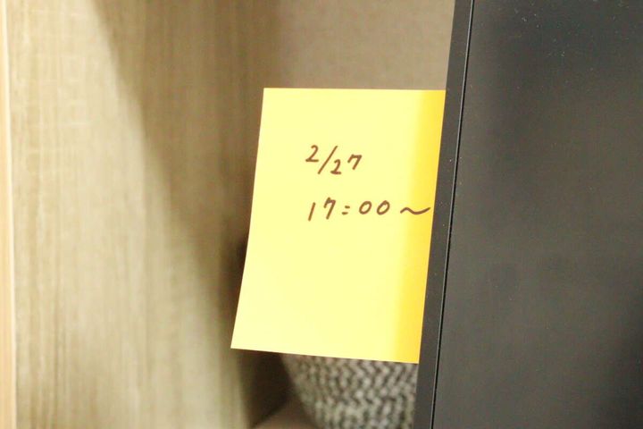 ダイソーの壁に貼れるふせん（50枚、オレンジ）をPCに貼り付ける