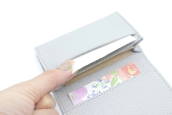 ダイソー レザー調マチ付き名刺ケース（ベーシック） 使用例
