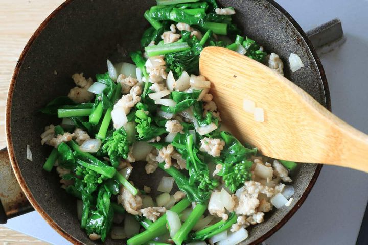 菜の花と鶏ひき肉のフリッタータ