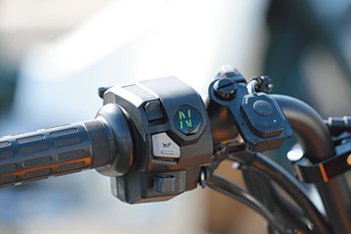 【CT125カスタム】倒立フォークにゲイルスピード！ターメリックイエローの「究極ハンターカブ」に迫る