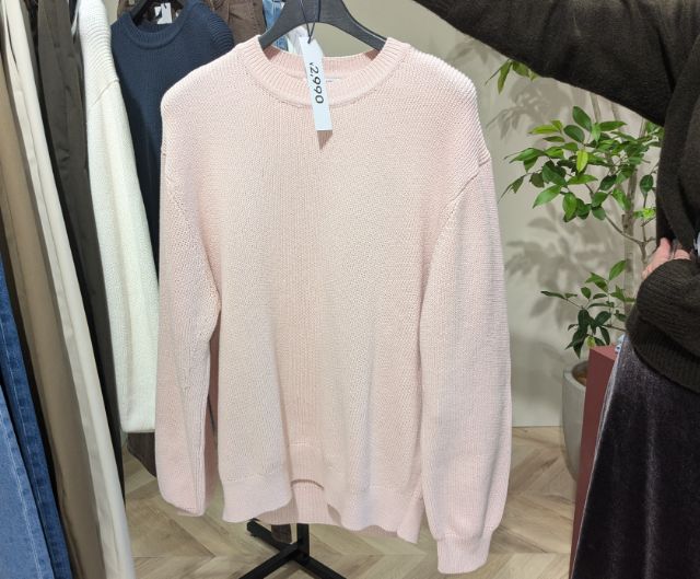 ピンクのニット