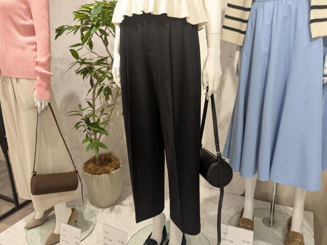 ストライプ柄のパンツ