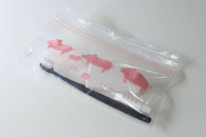 ダイソーの携帯しやすいスリムコップは持ち運びに便利