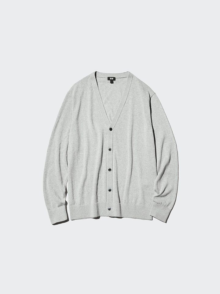 ユニクロのニットVネックカーディガン